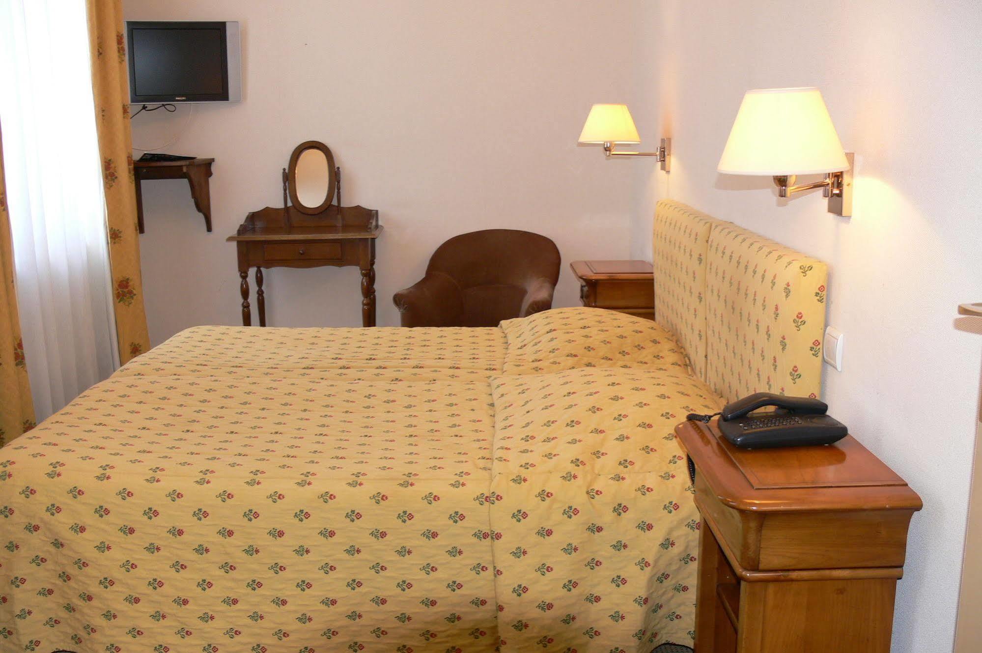 Logis - Chateau De La Motte - Hotel & Restaurant Liessies Εξωτερικό φωτογραφία